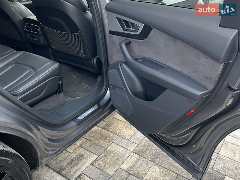 Внедорожник / Кроссовер Audi Q7 2016 в Новояворовске