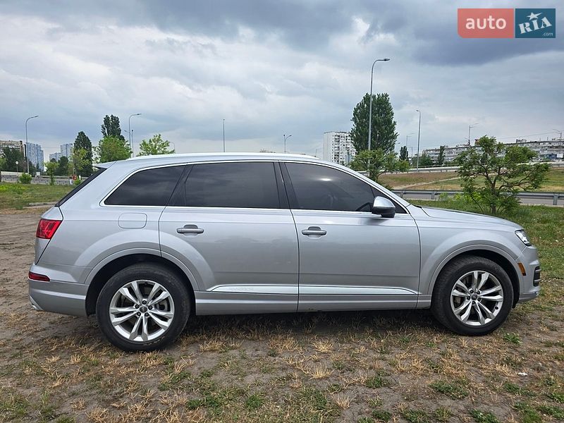 Позашляховик / Кросовер Audi Q7 2017 в Києві