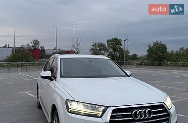 Позашляховик / Кросовер Audi Q7 2017 в Макарові