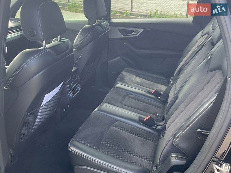 Внедорожник / Кроссовер Audi Q7 2017 в Киеве