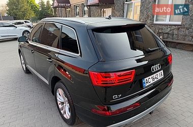 Позашляховик / Кросовер Audi Q7 2017 в Володимирі