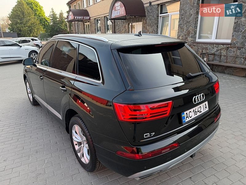 Позашляховик / Кросовер Audi Q7 2017 в Володимирі