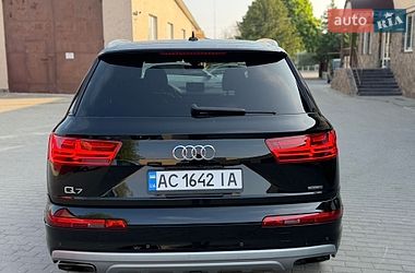 Позашляховик / Кросовер Audi Q7 2017 в Володимирі