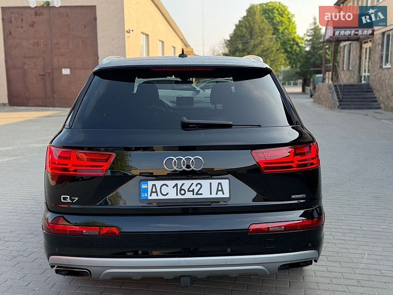 Позашляховик / Кросовер Audi Q7 2017 в Володимирі