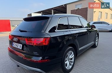 Позашляховик / Кросовер Audi Q7 2017 в Володимирі