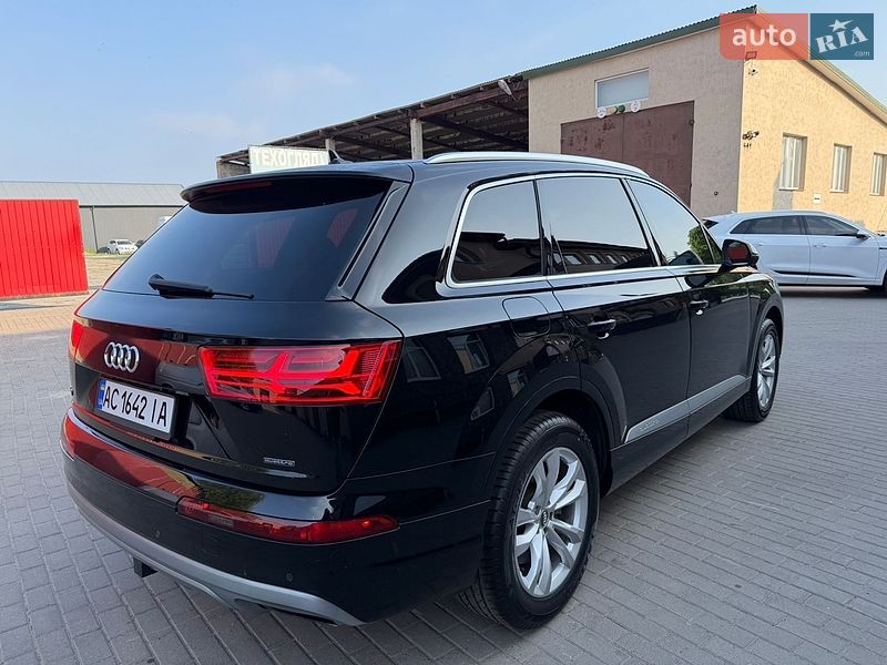 Позашляховик / Кросовер Audi Q7 2017 в Володимирі