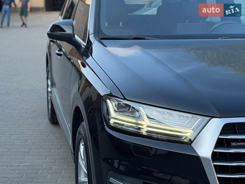 Позашляховик / Кросовер Audi Q7 2017 в Володимирі