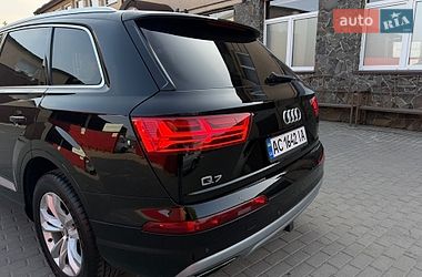Позашляховик / Кросовер Audi Q7 2017 в Володимирі