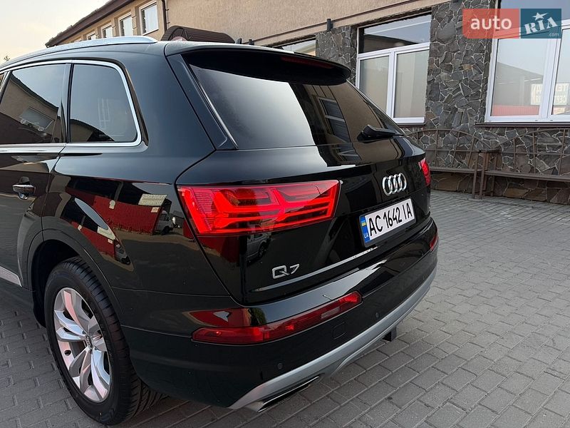 Позашляховик / Кросовер Audi Q7 2017 в Володимирі