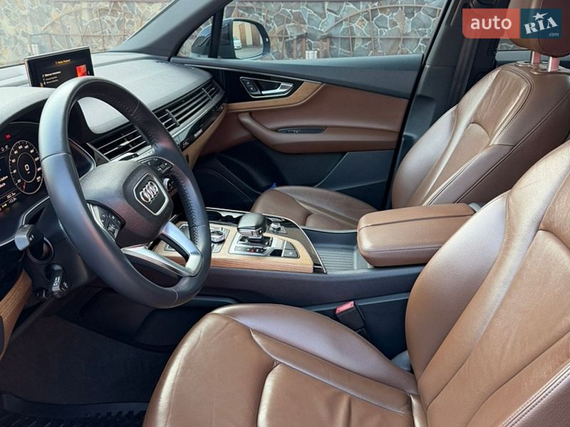 Позашляховик / Кросовер Audi Q7 2017 в Володимирі