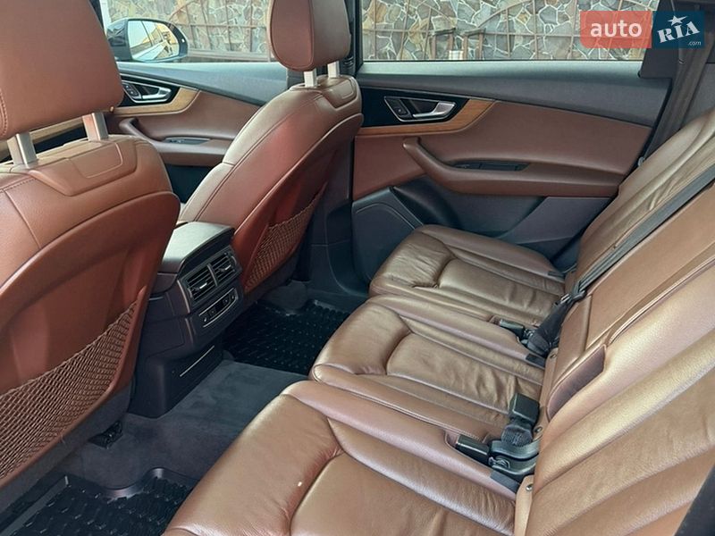 Позашляховик / Кросовер Audi Q7 2017 в Володимирі