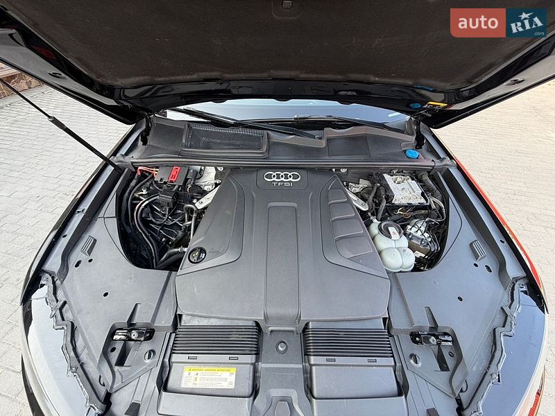 Позашляховик / Кросовер Audi Q7 2017 в Володимирі