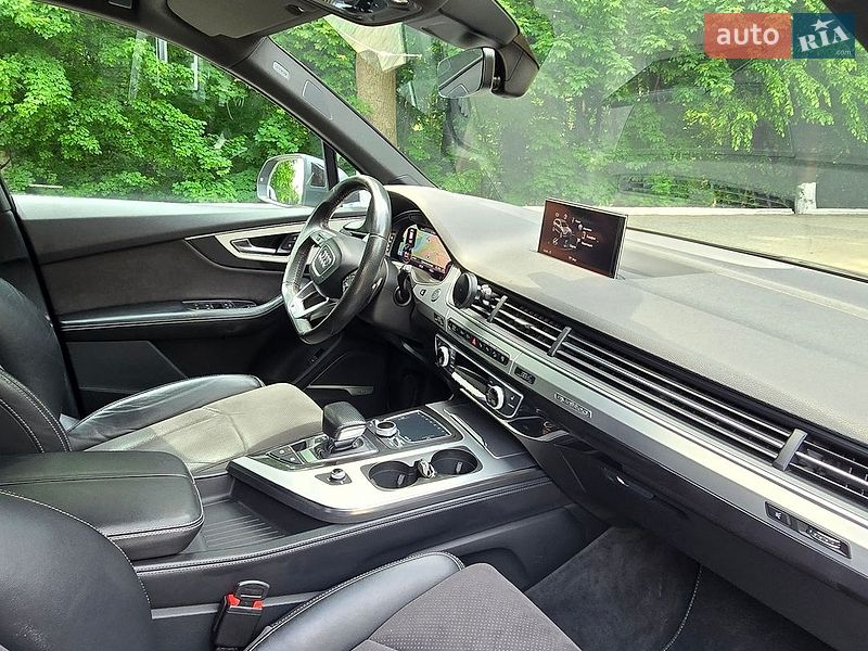 Позашляховик / Кросовер Audi Q7 2017 в Чернівцях