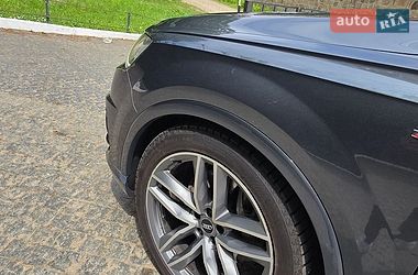 Позашляховик / Кросовер Audi Q7 2017 в Чернівцях