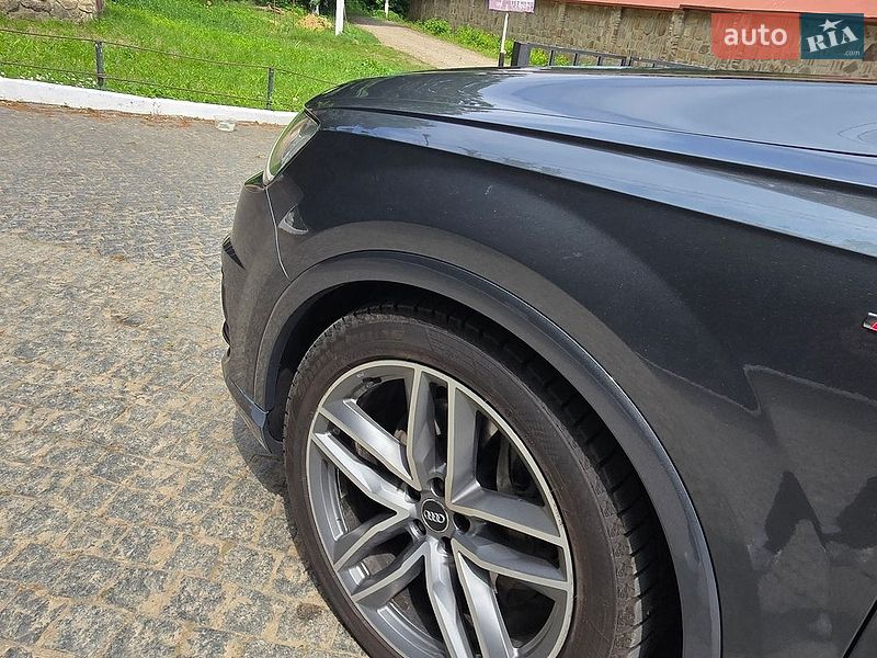Позашляховик / Кросовер Audi Q7 2017 в Чернівцях