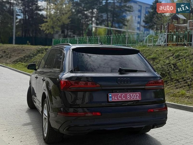 Позашляховик / Кросовер Audi Q7 2020 в Новояворівську
