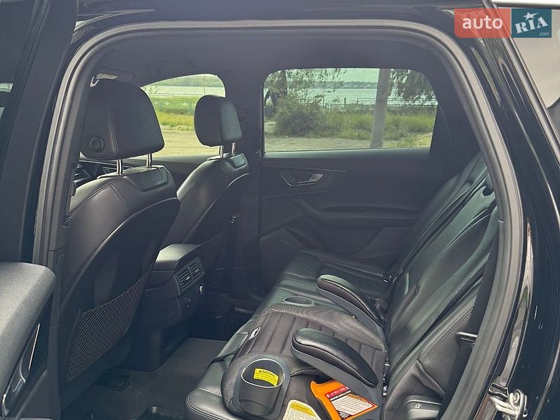 Позашляховик / Кросовер Audi Q7 2015 в Запоріжжі