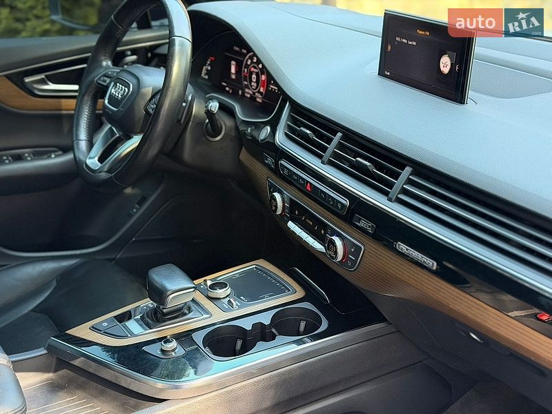 Внедорожник / Кроссовер Audi Q7 2016 в Киеве