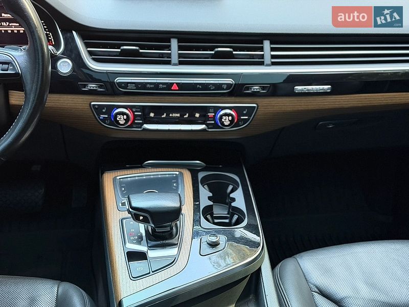 Внедорожник / Кроссовер Audi Q7 2016 в Киеве