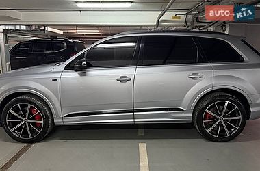 Позашляховик / Кросовер Audi Q7 2022 в Дніпрі