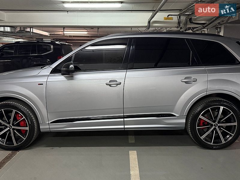 Позашляховик / Кросовер Audi Q7 2022 в Дніпрі