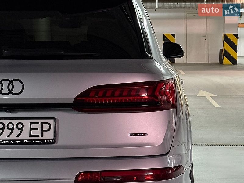 Позашляховик / Кросовер Audi Q7 2022 в Дніпрі