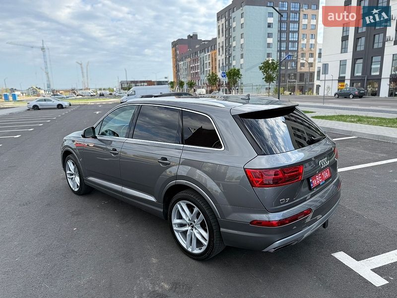 Внедорожник / Кроссовер Audi Q7 2016 в Ровно