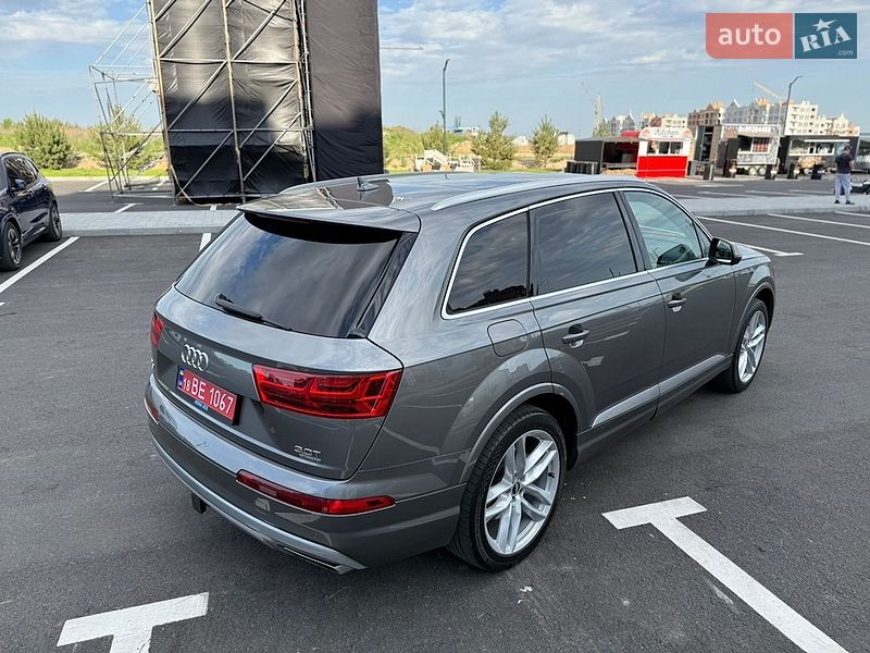 Внедорожник / Кроссовер Audi Q7 2016 в Ровно