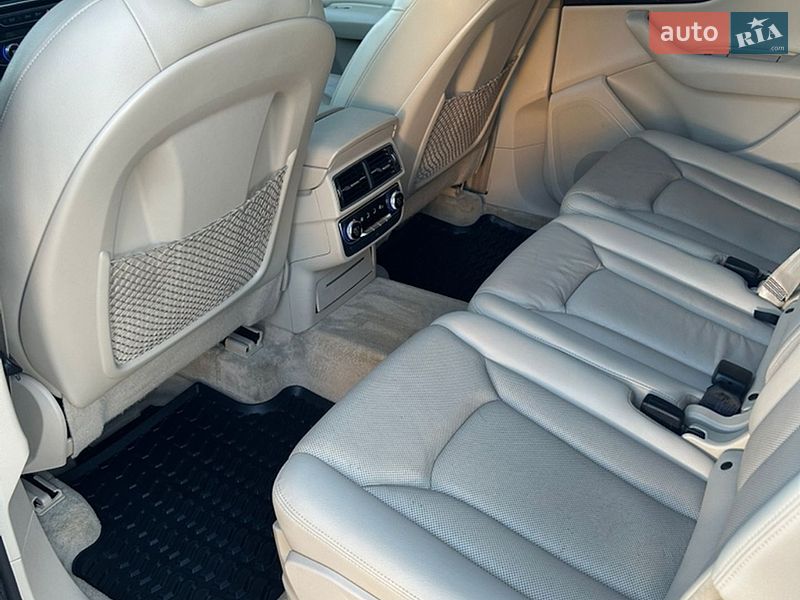 Внедорожник / Кроссовер Audi Q7 2016 в Сарнах