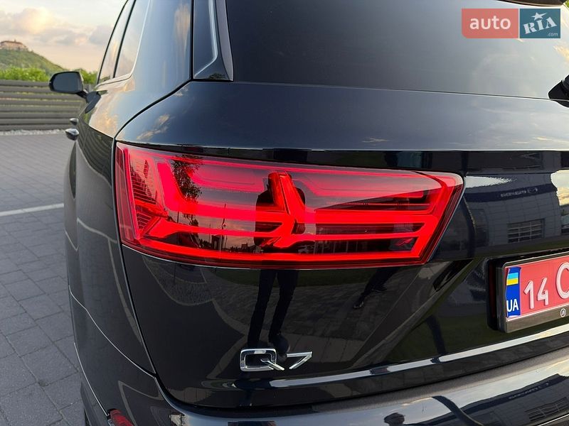 Внедорожник / Кроссовер Audi Q7 2017 в Мукачево