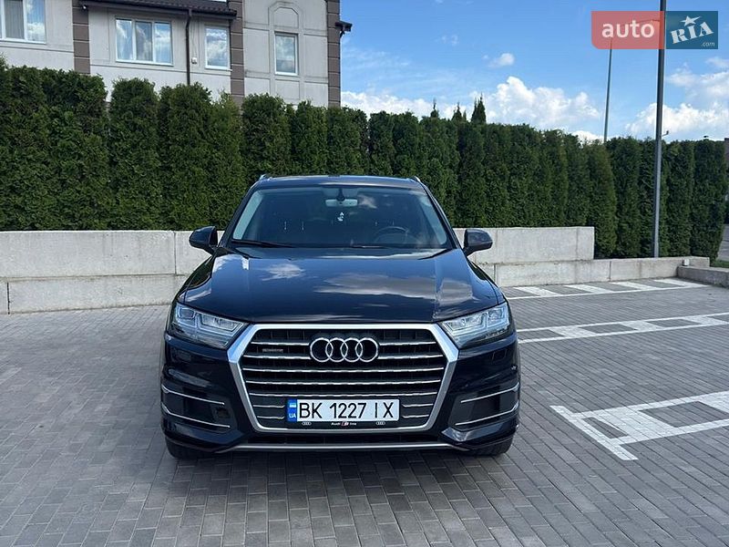 Позашляховик / Кросовер Audi Q7 2015 в Рівному