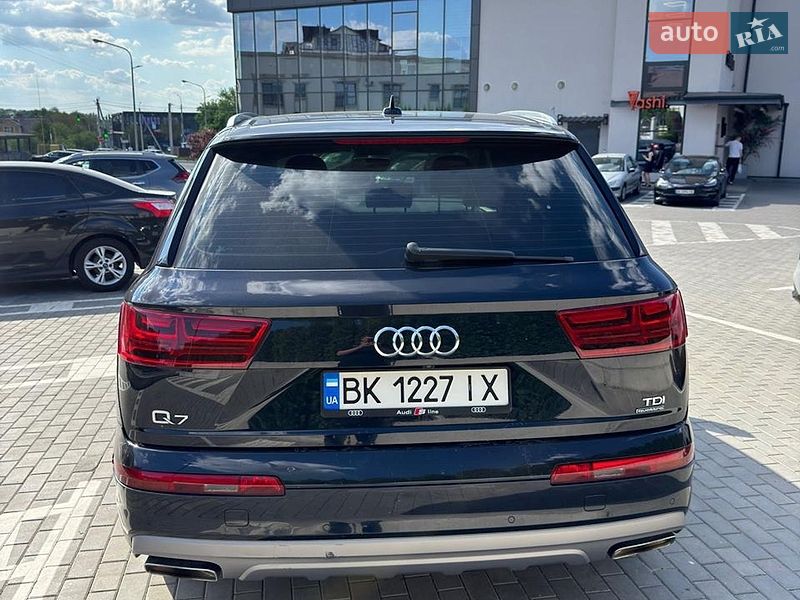 Позашляховик / Кросовер Audi Q7 2015 в Рівному