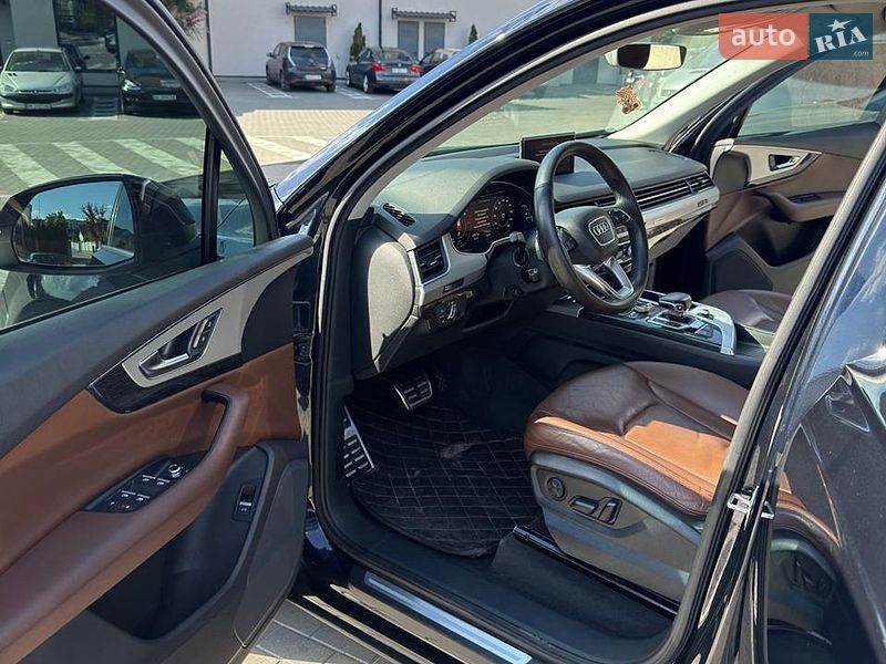 Позашляховик / Кросовер Audi Q7 2015 в Рівному