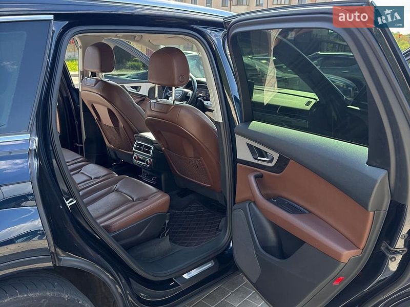Позашляховик / Кросовер Audi Q7 2015 в Рівному