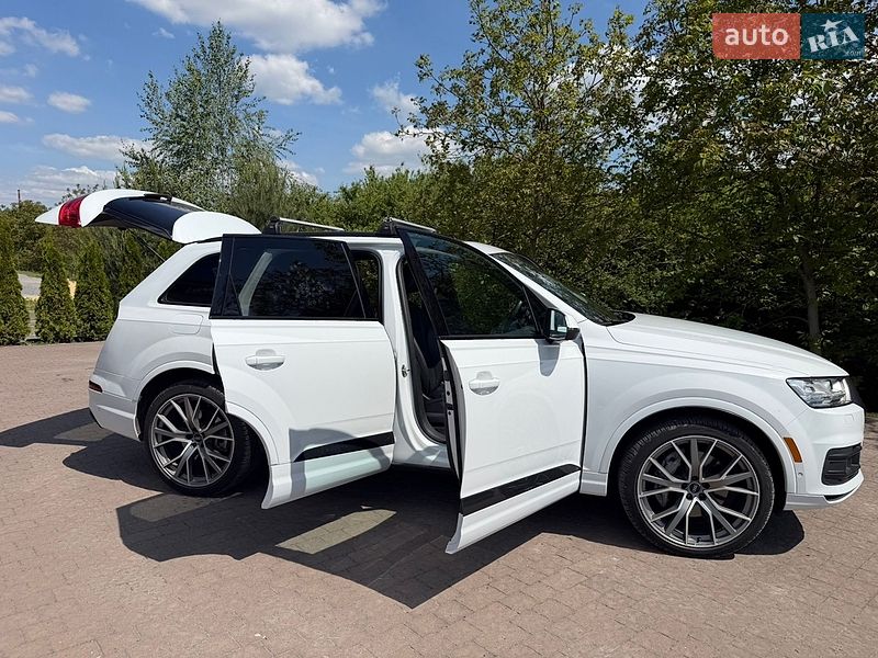 Позашляховик / Кросовер Audi Q7 2018 в Львові