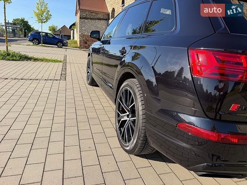 Позашляховик / Кросовер Audi Q7 2018 в Києві