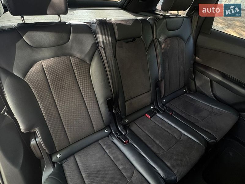 Позашляховик / Кросовер Audi Q7 2018 в Рівному
