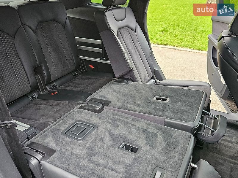 Внедорожник / Кроссовер Audi Q7 2015 в Киеве