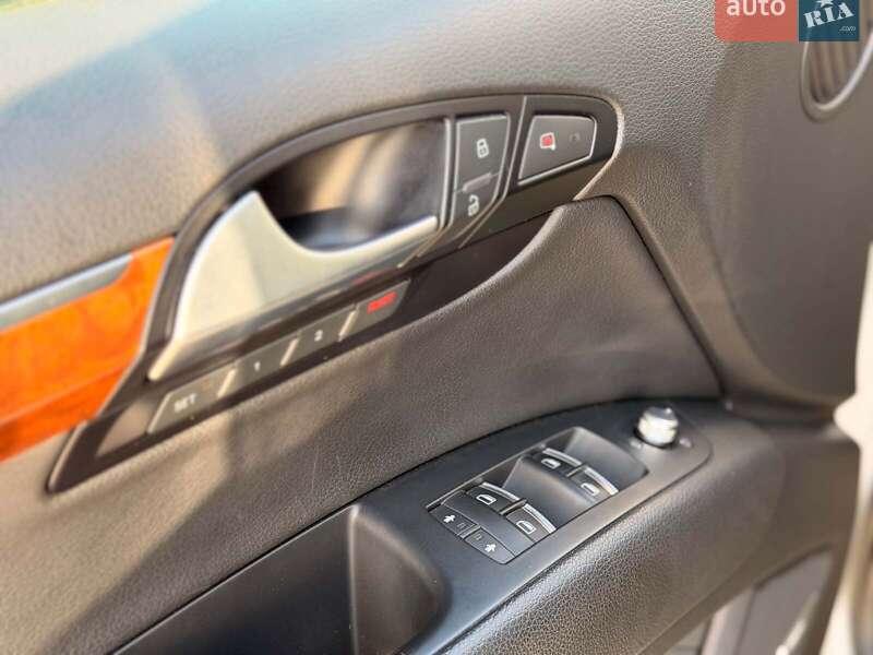 Позашляховик / Кросовер Audi Q7 2015 в Києві