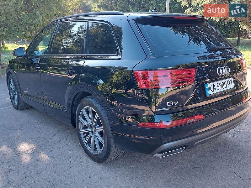 Позашляховик / Кросовер Audi Q7 2017 в Рівному