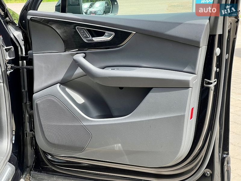 Позашляховик / Кросовер Audi Q7 2021 в Нововолинську