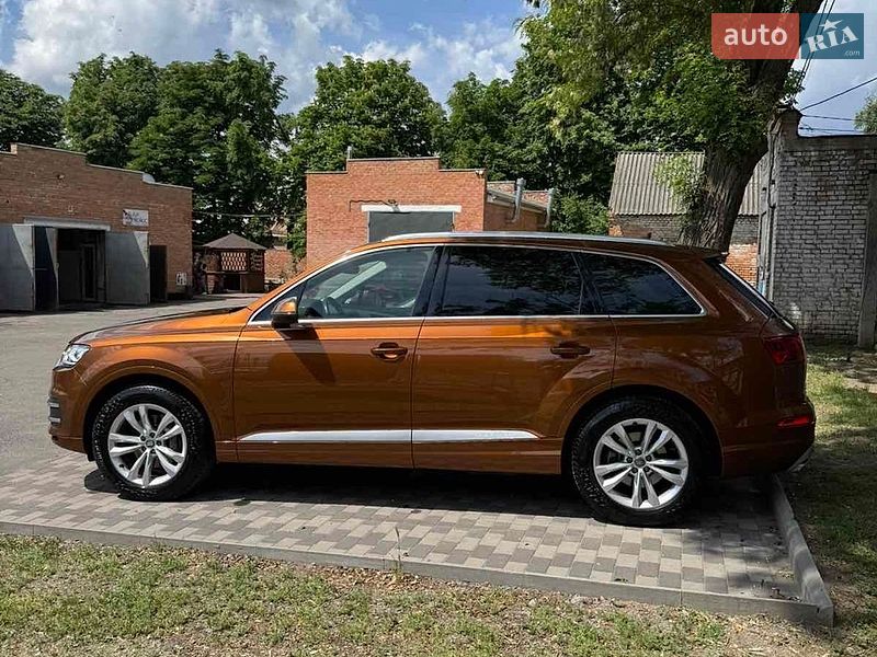 Позашляховик / Кросовер Audi Q7 2017 в Лубнах