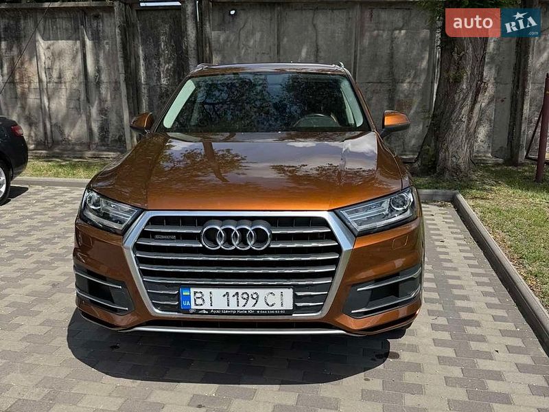 Позашляховик / Кросовер Audi Q7 2017 в Лубнах