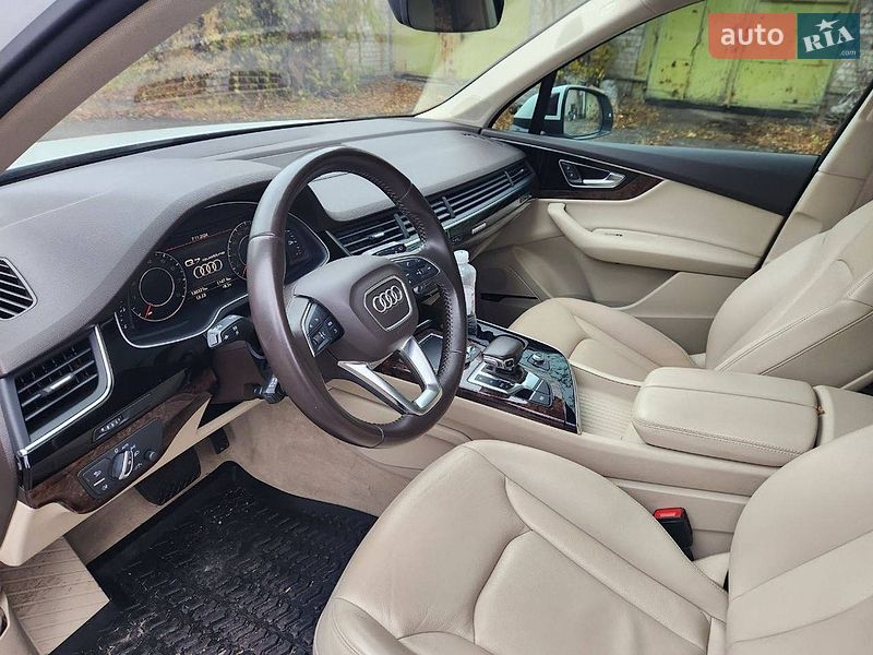 Позашляховик / Кросовер Audi Q7 2018 в Градизьку