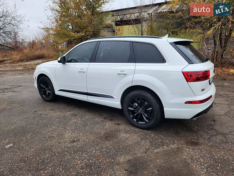 Позашляховик / Кросовер Audi Q7 2018 в Градизьку