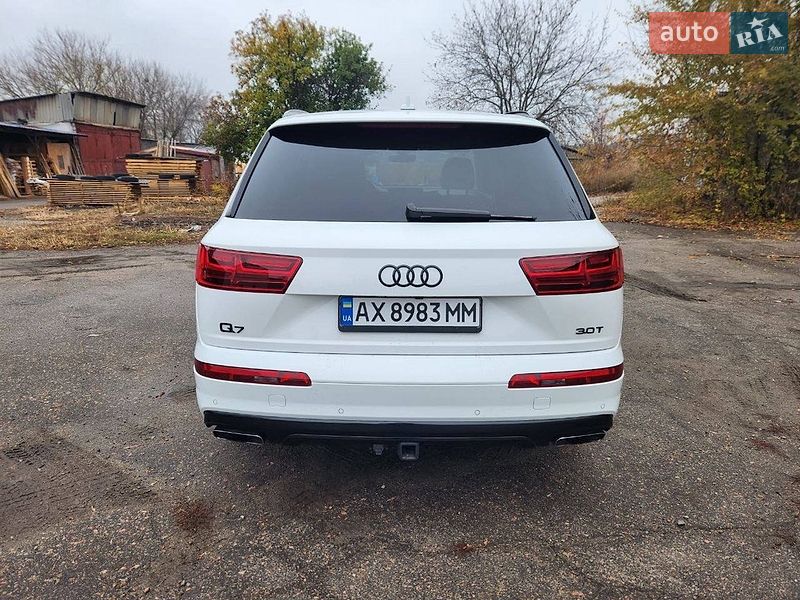 Позашляховик / Кросовер Audi Q7 2018 в Градизьку