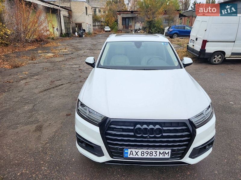 Позашляховик / Кросовер Audi Q7 2018 в Градизьку