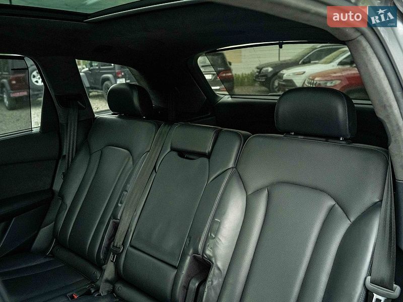 Позашляховик / Кросовер Audi Q7 2017 в Чернівцях