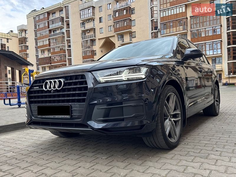 Позашляховик / Кросовер Audi Q7 2017 в Чернівцях