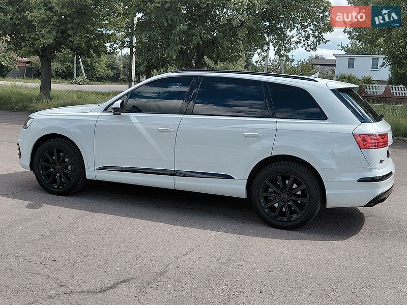 Позашляховик / Кросовер Audi Q7 2016 в Чернігові